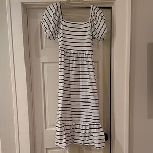 Women’s White and Navy Striped Puff-Sleeve Sundress